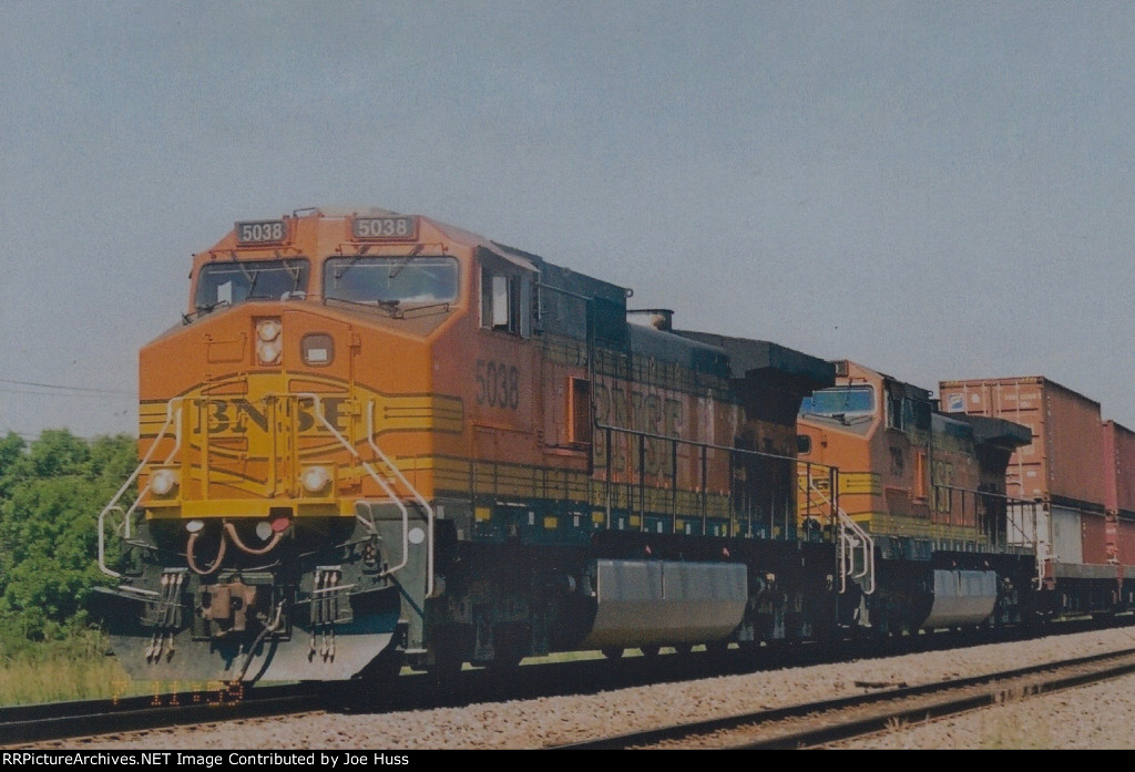 BNSF 5038 East